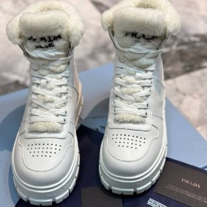 Зимние ботинки Prada F2454